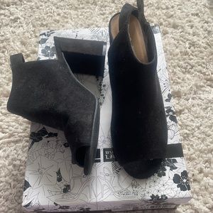 CL By LAUNDRY NEW condition Super sued Black